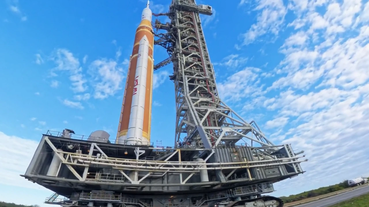 derek_artemis_crawler Artemis II crawler transporter by Derek Demeter